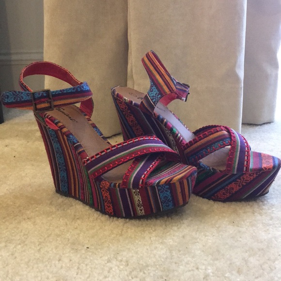 Multicolored Tribal Print Wedges - Picture 2 of 6